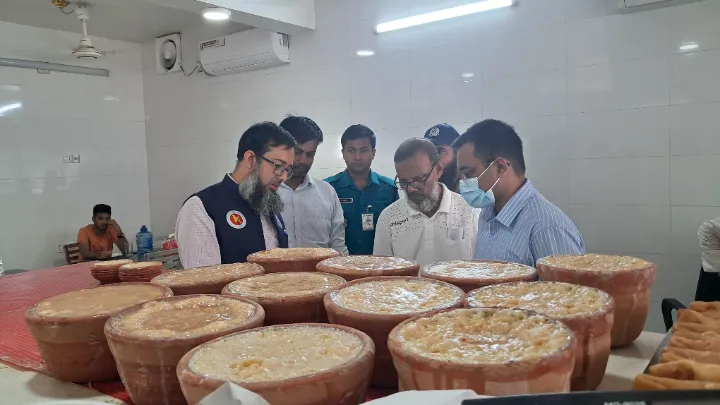 রাজশাহীতে বিএসটিআই’র অভিযানে অলিম্পিয়া সুইটসকে জরিমানা